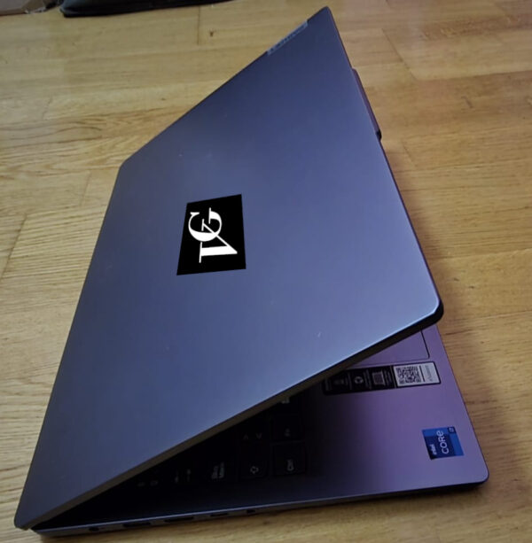 Lenovo IdeaPad Slim 3 15IRH8